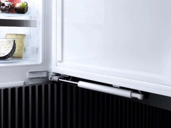 Miele K 7777 B mit FlexiLight2.0 und PerfectFresh Active -aktive Befeuchtung für beste Frische.